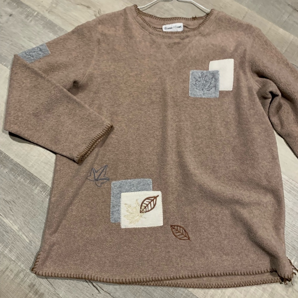 Elegant vintage fleece oversized Brown Sweater with Leaf Accents